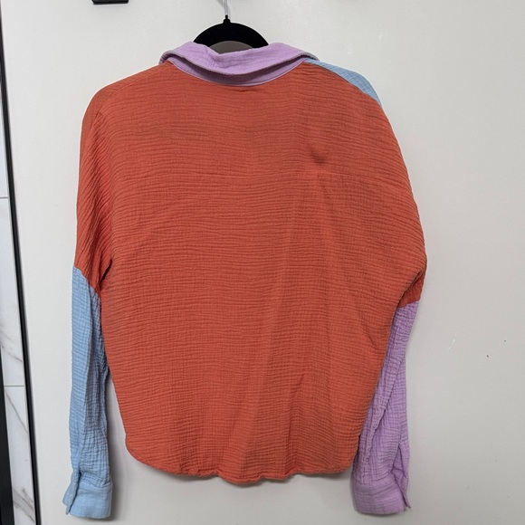 Colorblock Button-Up Shirt - Picture 2 of 4